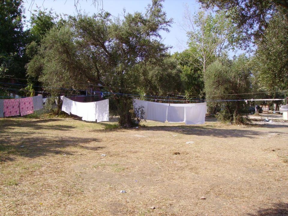 Weg zum Strand Sayanora Hotel