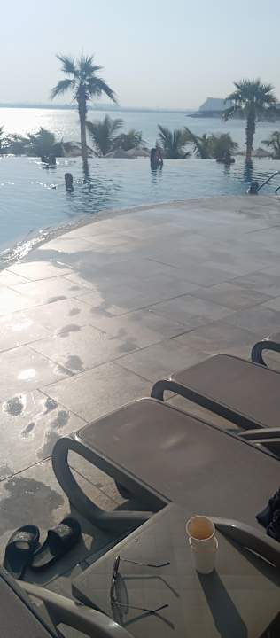 Pool Hampton by Hilton Marjan Island