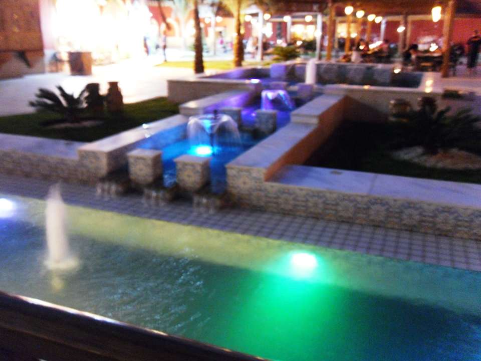 Nebenan: Italiener, Marokkaner, Asiate Pickalbatros Alf Leila Wa Leila Resort - Neverland Hurghada