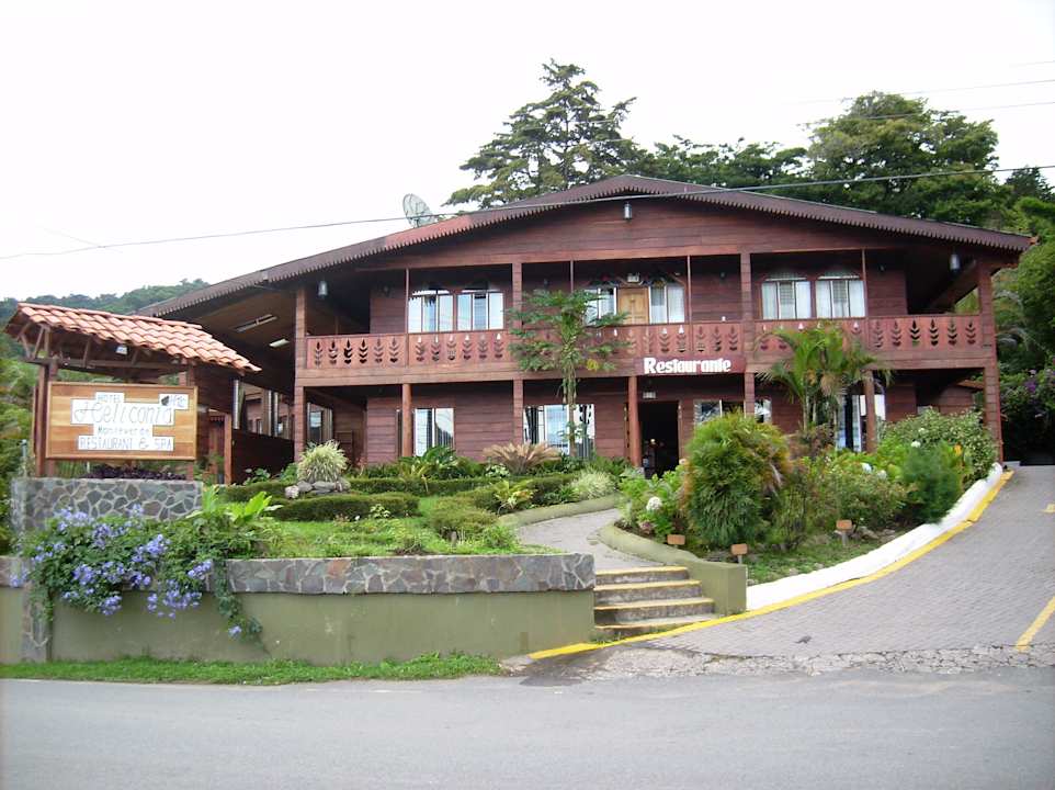 Eingang vom Haupthaus Hotel Heliconia