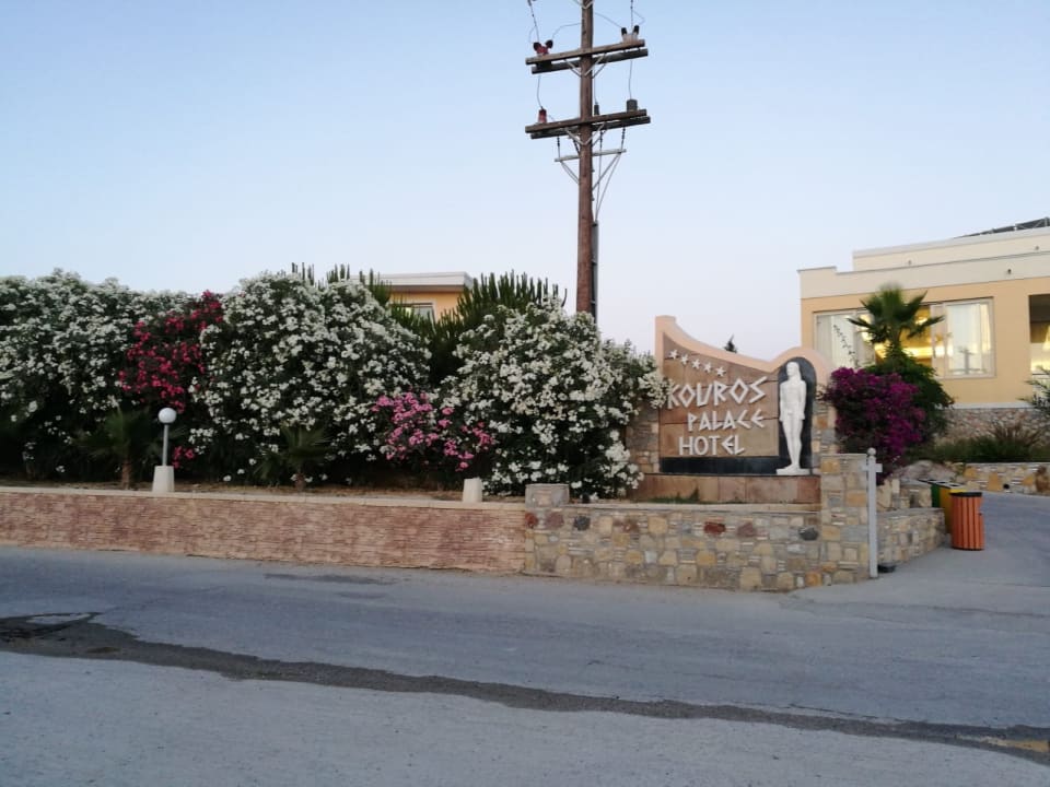 Außenansicht Hotel Kouros Palace