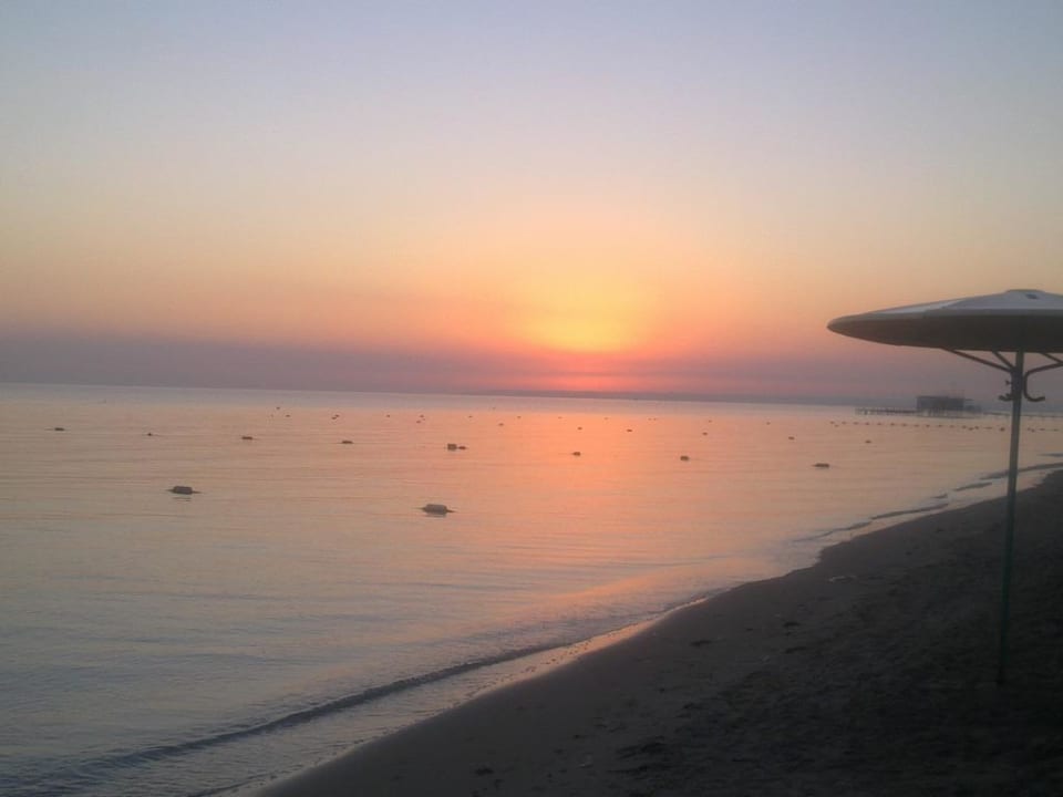 Sonnenaufgang am Strand Hotel El Mouradi Skanes Beach