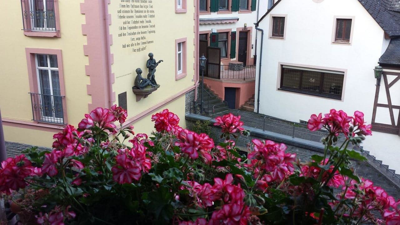 Zimmer Nr. 5 Ausblick Hotel Gast-und Weinhaus Burkard