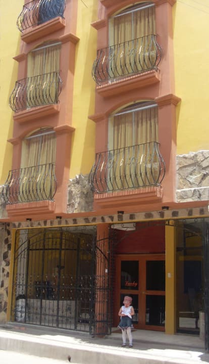 Fachada Hostal Lucky Your Home