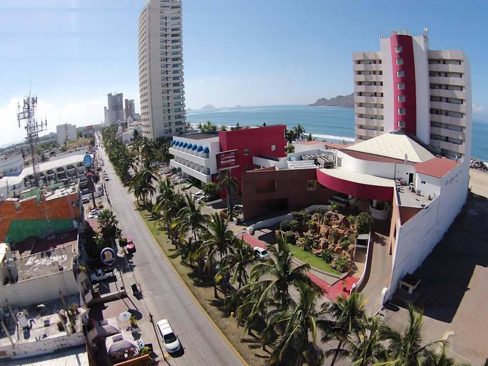 Fachada de día Mision Mazatlan