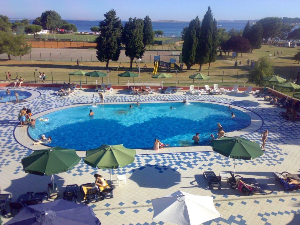 Blick vom Balkon zum Pool und Meer TUI BLUE Medulin