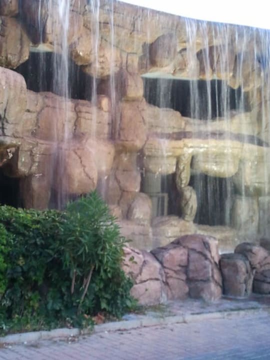 Sehr schöner Wasserfall VONRESORT Golden Beach