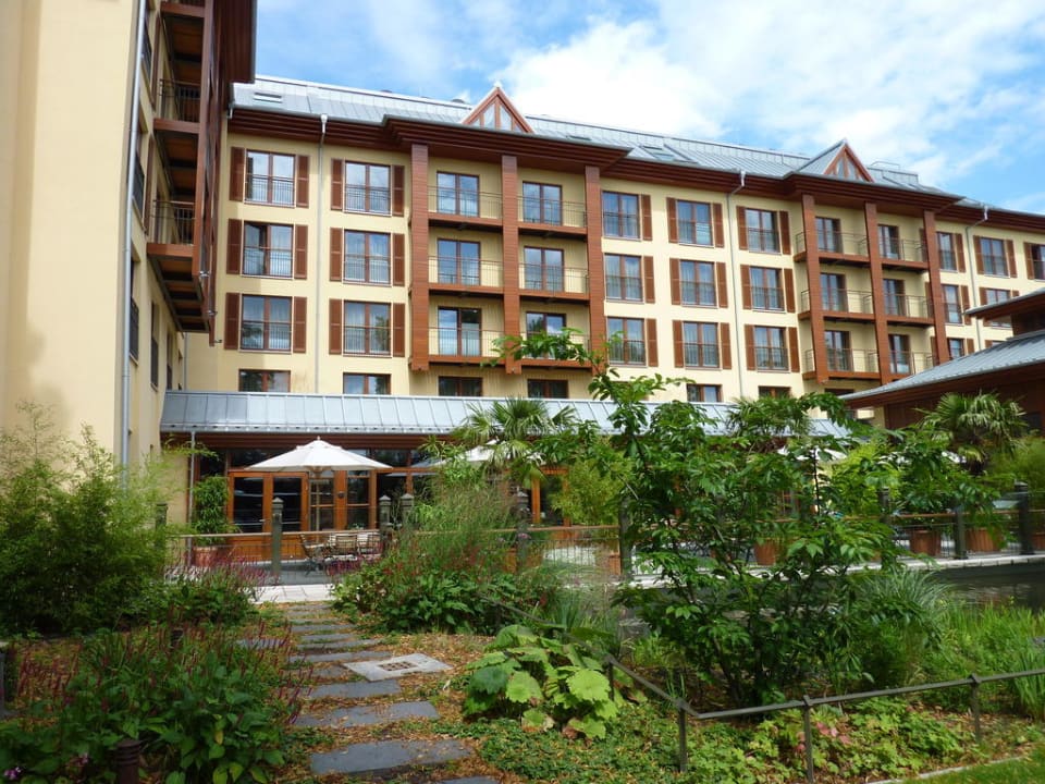 Außenansicht mit Blick auf die Terrasse Park-Hotel Hagenbeck