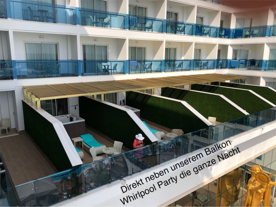 Zimmer Azura Deluxe Resort & Spa Hotel