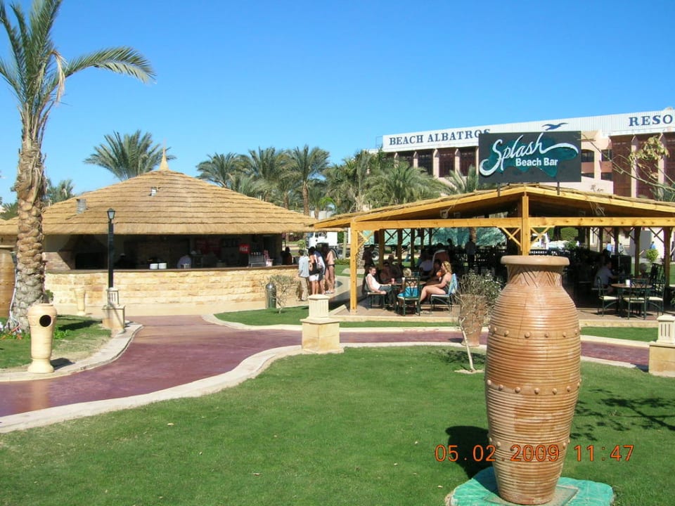 Blick auf die Strandbar/Strandrestaurant Pickalbatros Palace Resort
