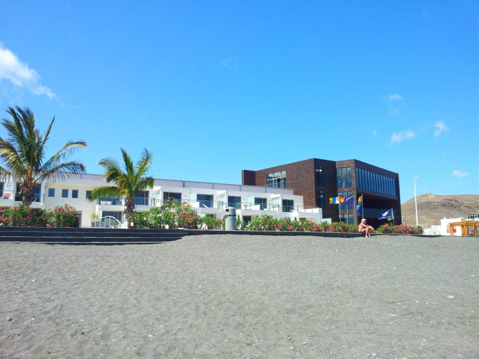 Das Hotel vom Strand aus R2 Bahía Playa Design Hotel & Spa - Adults Only