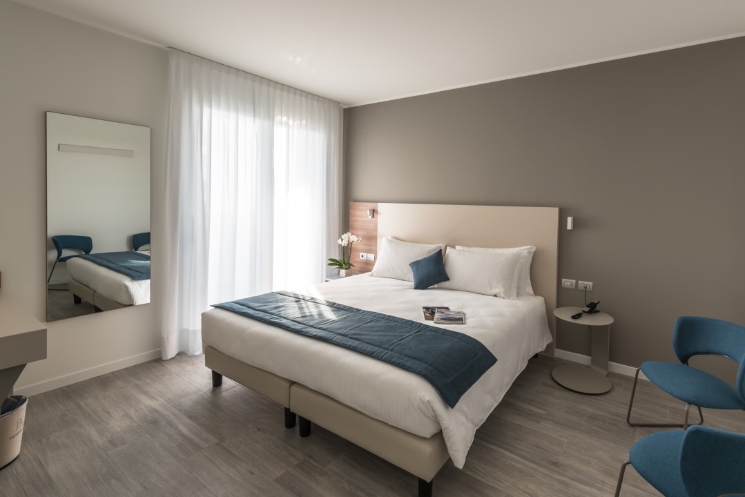 Zimmer Hesperia Hotel & Residence