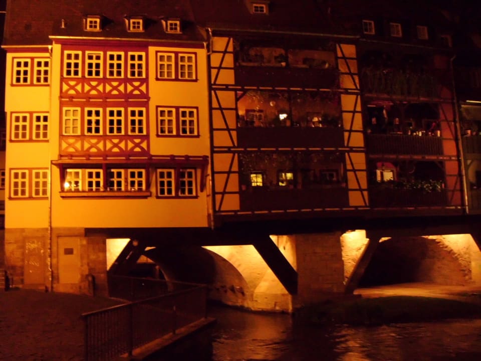 Blick zur benachbarten Kämerbrücke Hotel Krämerbrücke Erfurt