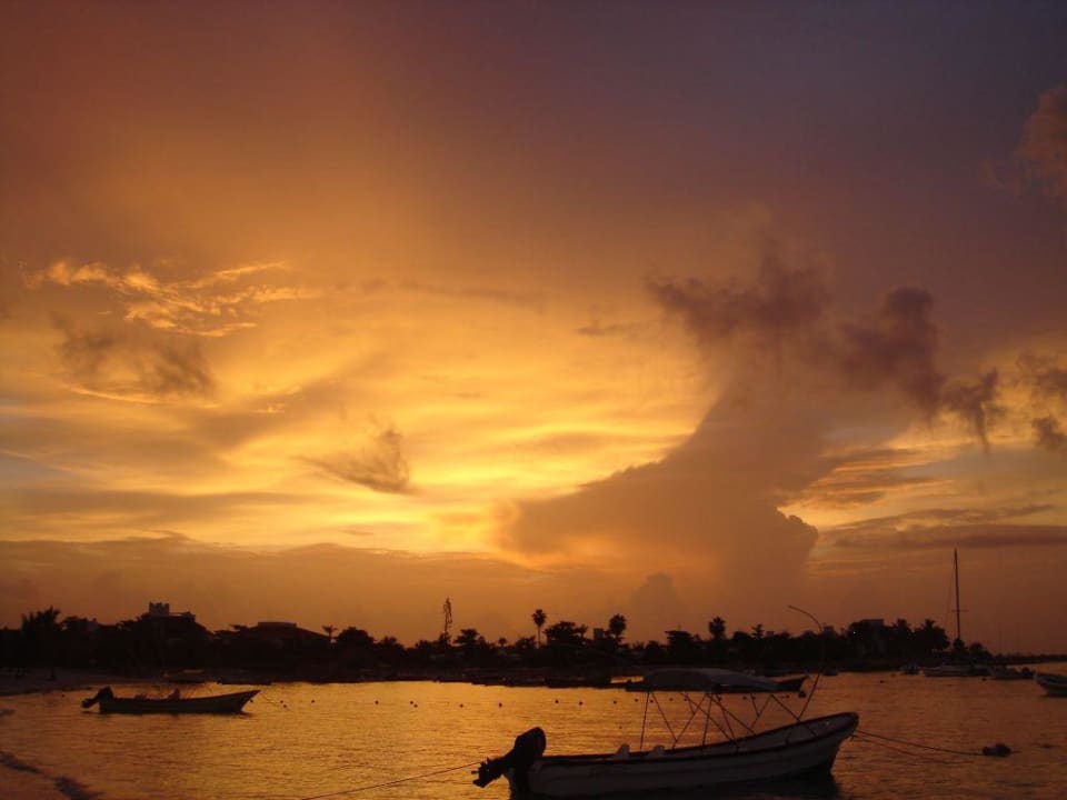 Sonnenaufgang am Hotelstrand Akumal Bay Beach & Wellness Resort