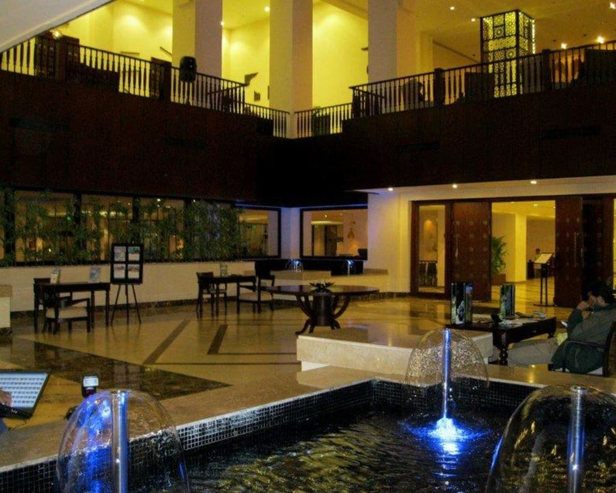 Eingang Mainrestaurant Steigenberger Aqua Magic