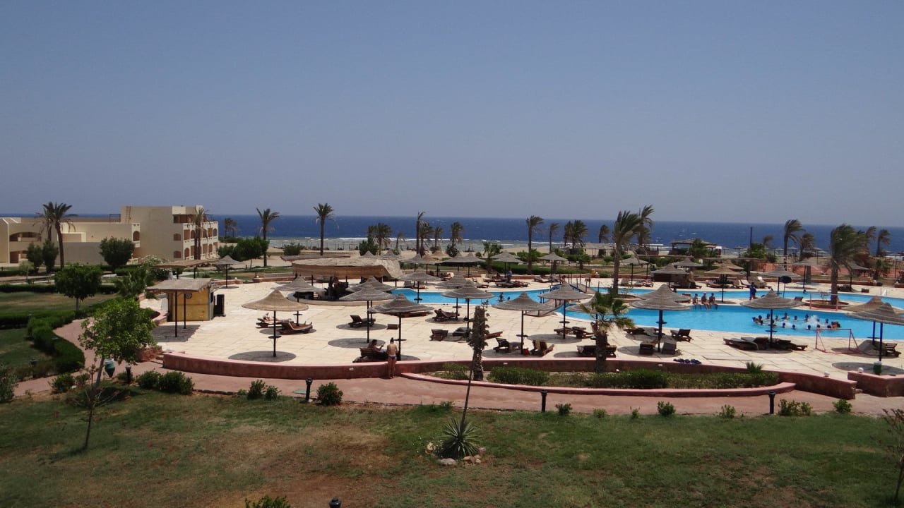 Basen i morze Bliss Nada Beach Resort