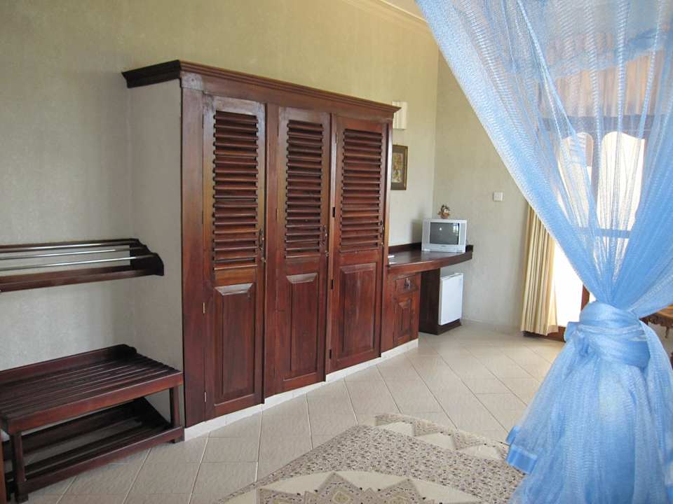 ...ein Schrank ist nicht in jedem Hotelzimmer Hotel Oasey Beach