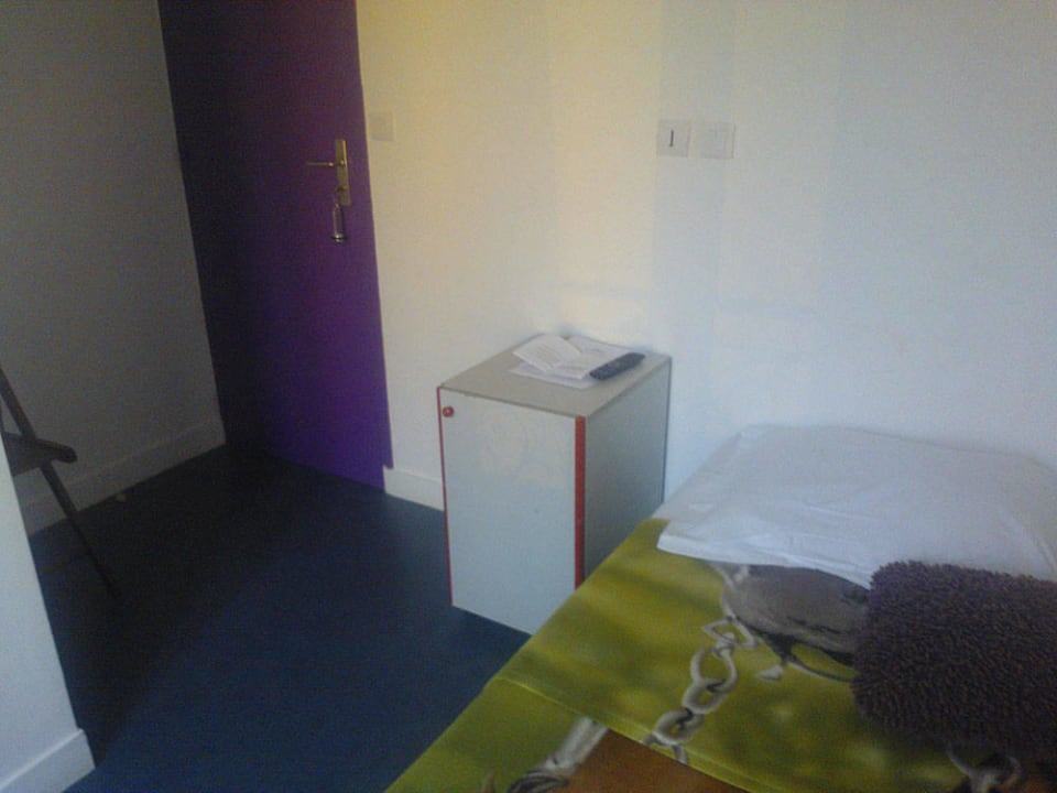 Bett & Nachttisch Hotel Luxor