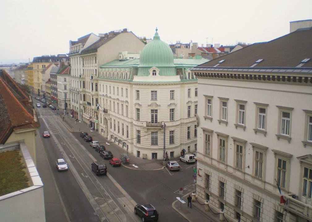 Blick aus der Junior Suite im 4.Stock Lindner Hotel Vienna Am Belvedere, part of JdV by Hyatt