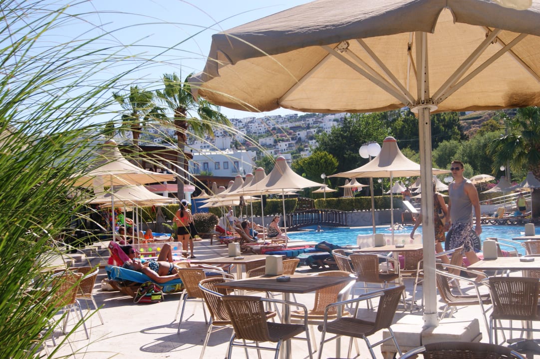 Bar przy basenie Golden Beach Bodrum