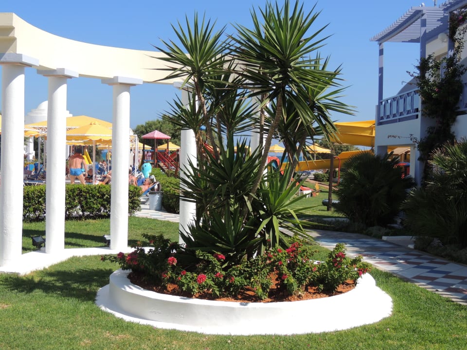 Sehr schöne Gartenanlage Hotel Serita Beach
