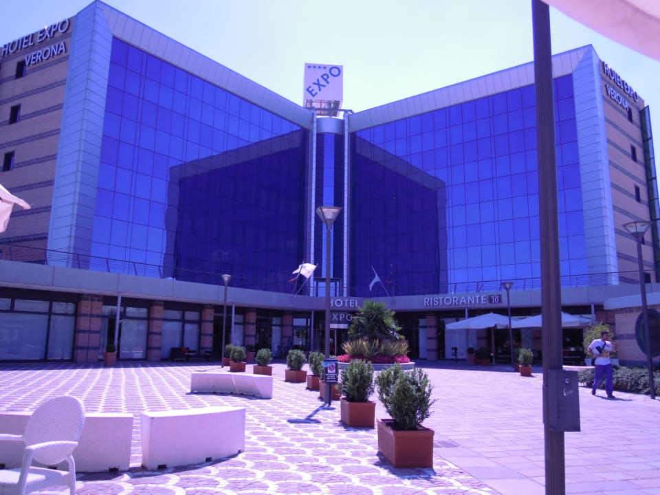 Hoteleingang Best Western Plus Hotel Expo