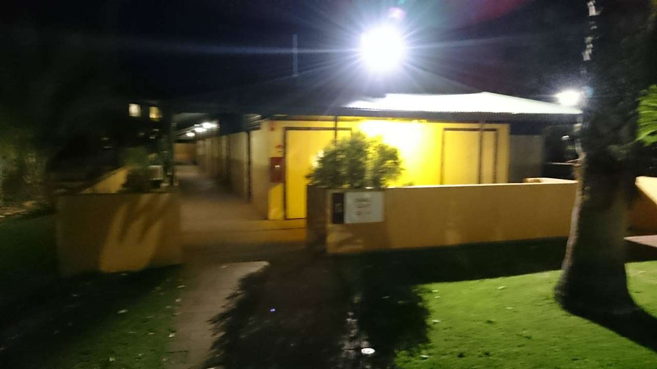 Das Gebäude mit Zimmern Mercure Alice Springs Resort