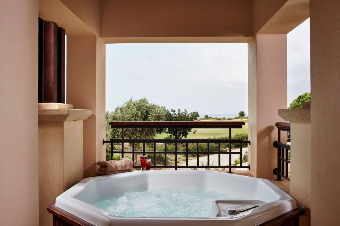 Family Suite with Jacuzzi Aphrodite Hills Hotel