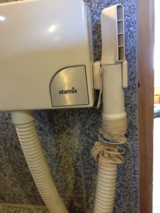 Der Fön im Badezimmer Hotel Ferienpark Merkelbach