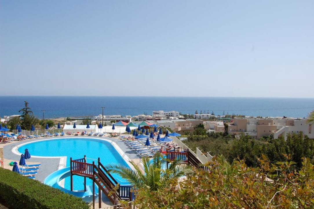 Vue sur la piscine familiale Grand Hotel Holiday Resort