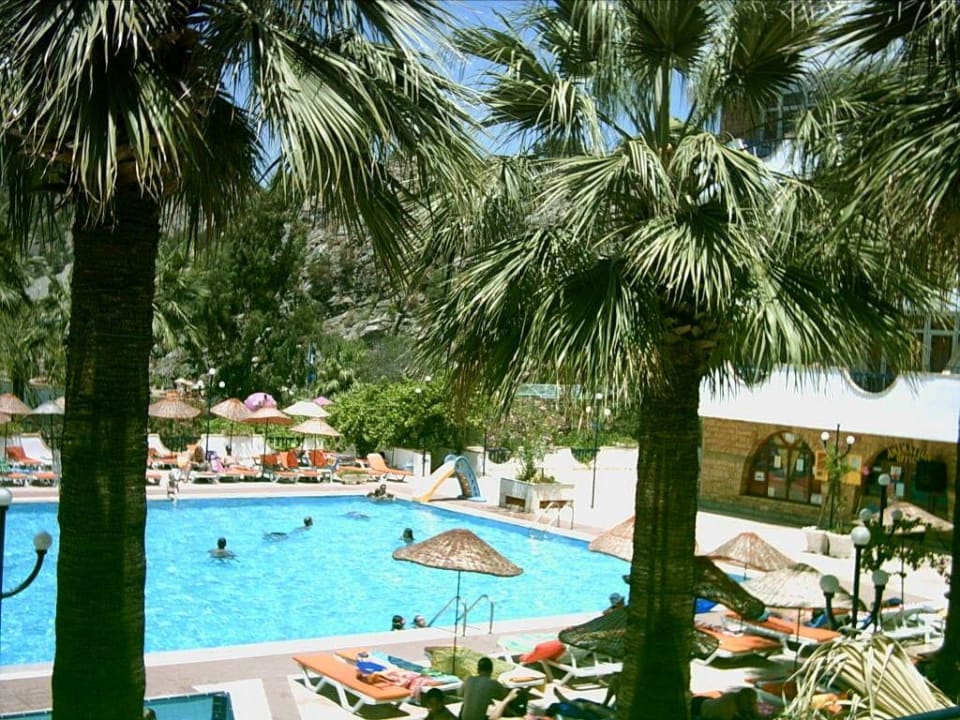 Blick vom Restaurant aus, auf den großen Pool Turunc Resort Hotel