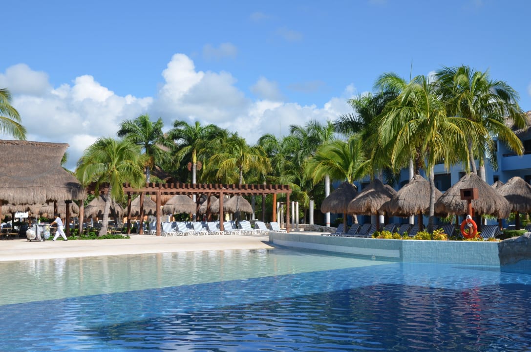 Wellenbad an der Bar Iberostar Selection Paraiso Lindo