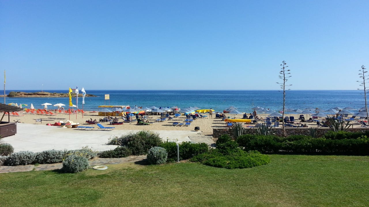 Direkt durch den Garten zum Strand Calimera Sirens Beach