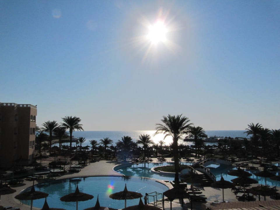 Sonnenaufgang Beach Albatros Resort