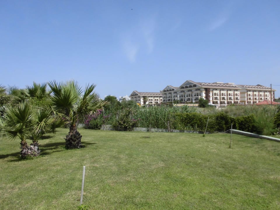 Blick von Strandpromenade Diamond Excellence Resort & Spa