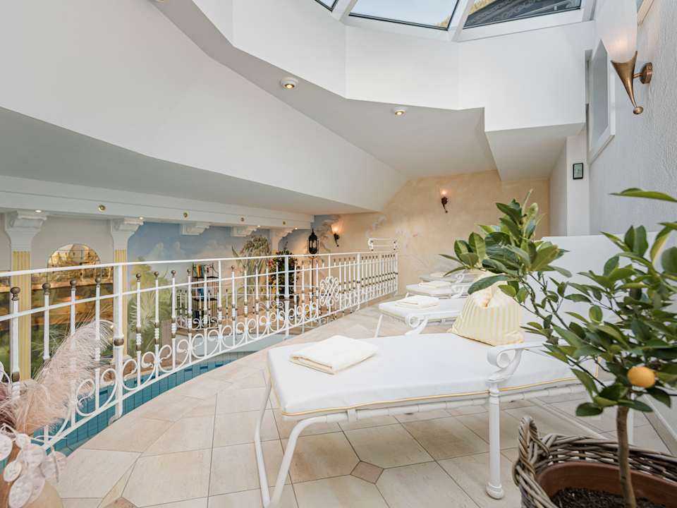 Pool Apparthotel Landhaus Veronika