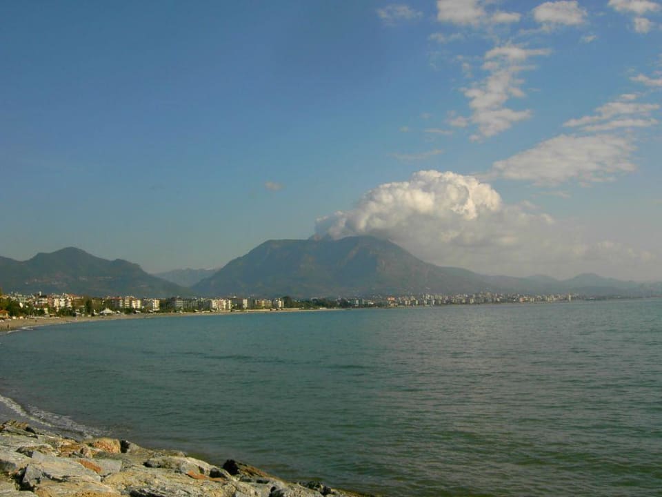 Blick vom Strand Richtung Osten Eftalia Downtown Hotel