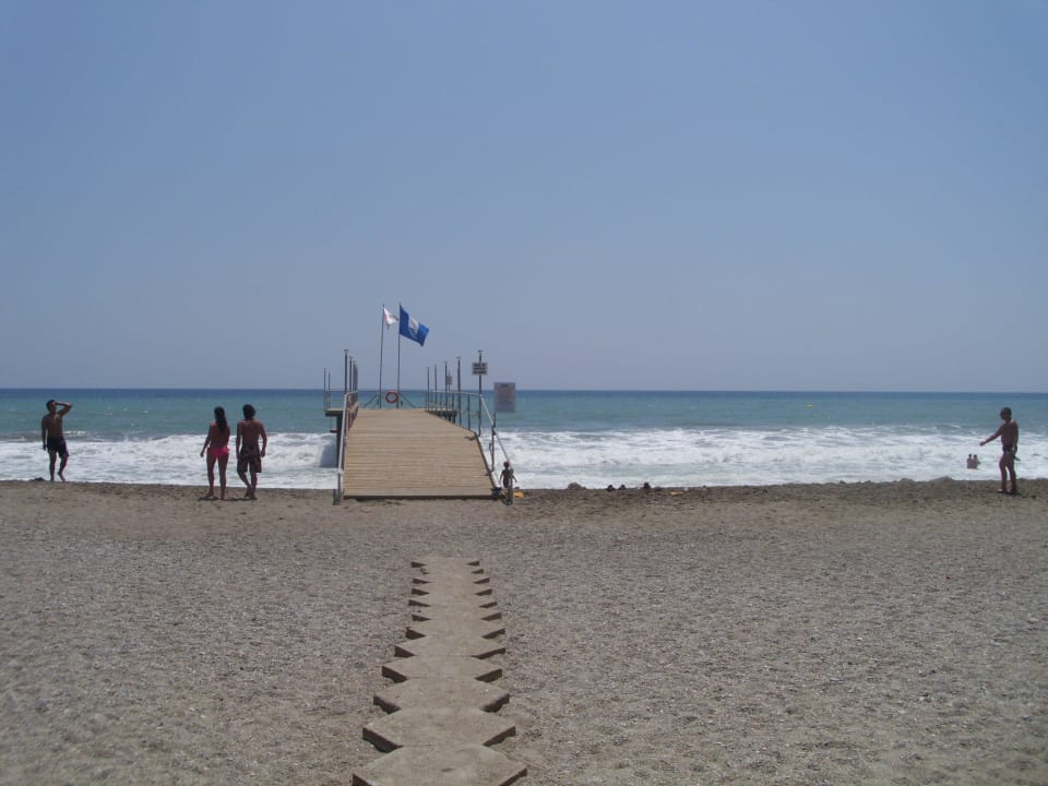 Weg zum Wasser Club Turtas Beach Hotel