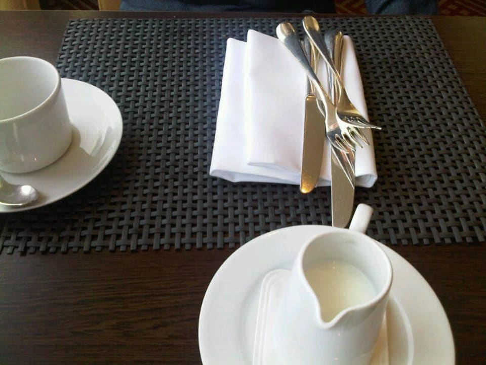 "Eingedeckter Tisch" Hotel Palace Berlin