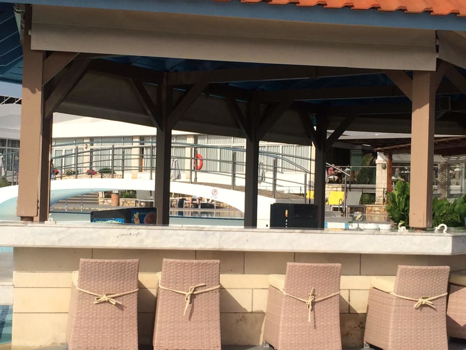 Poolbar  Annabelle Beach Resort