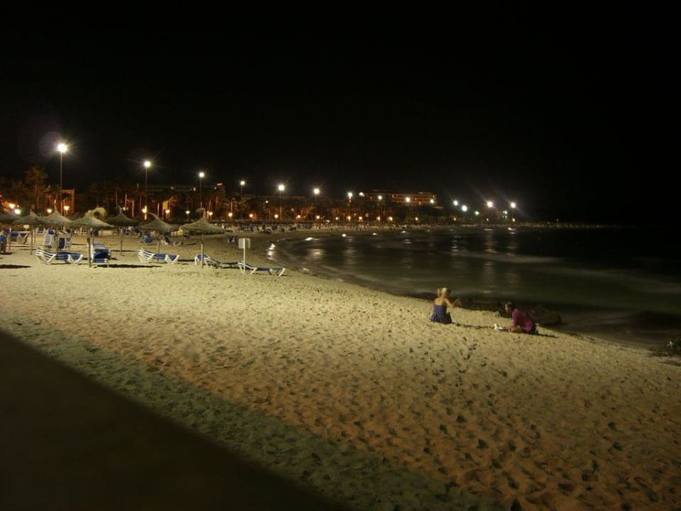 Öffentlicher Strand bei Nacht Hotel Palia Sa Coma Playa