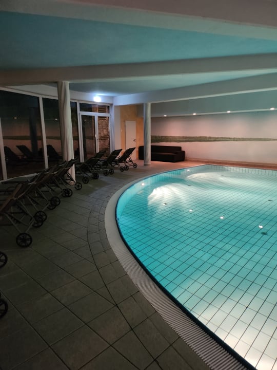 Pool Seehotel Schloss Klink