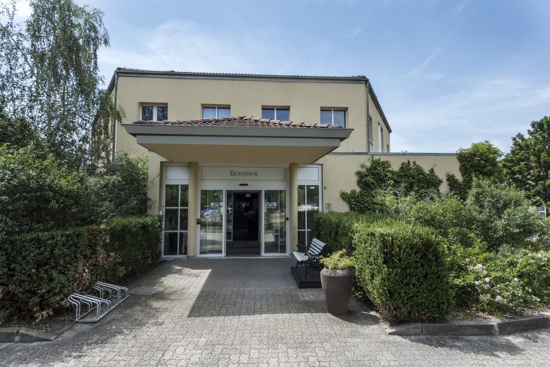 Außenansicht Hotel Days Inn Dessau