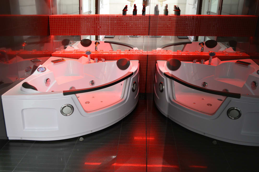 Zimmer In the Attic Apartments