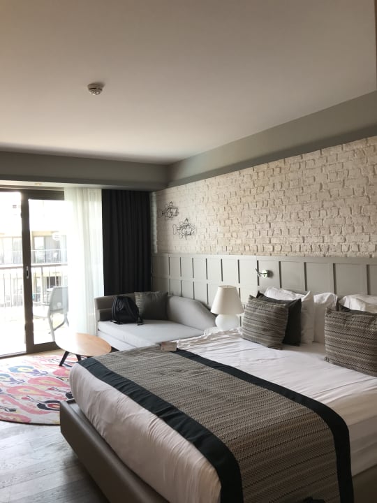 Zimmer Acanthus Cennet Barut Collection