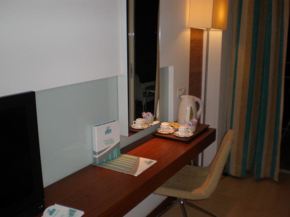 Wasserkocher und Tee im Zimmer Sunis Evren Beach Resort Hotel & Spa