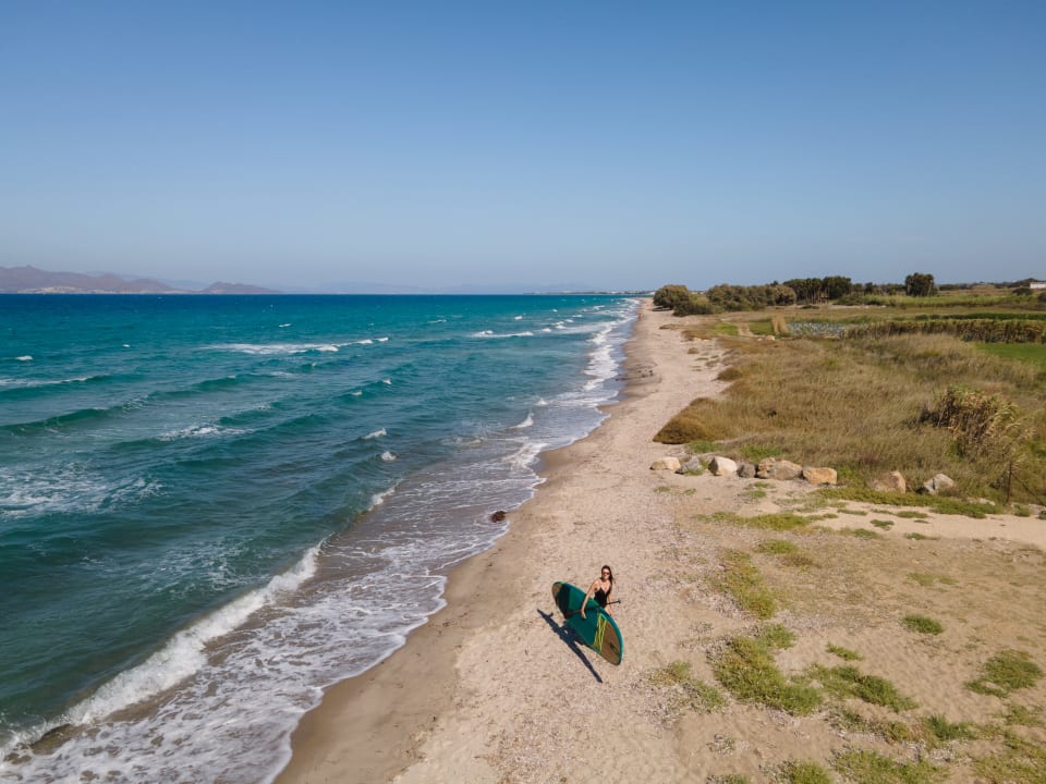 Strand TAF Villas Beach Resort with Tesla