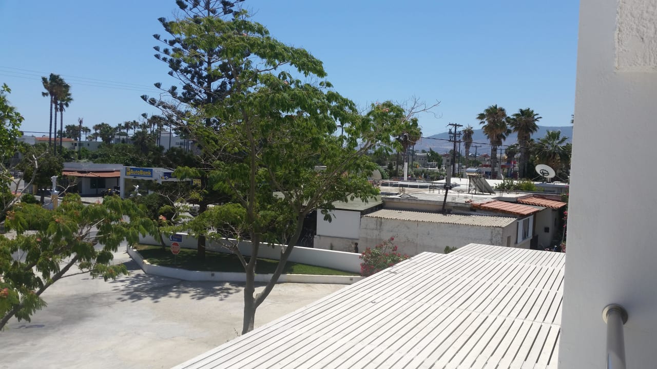 Blick rechts aus unserem Zimmer Cosmopolitan Kos