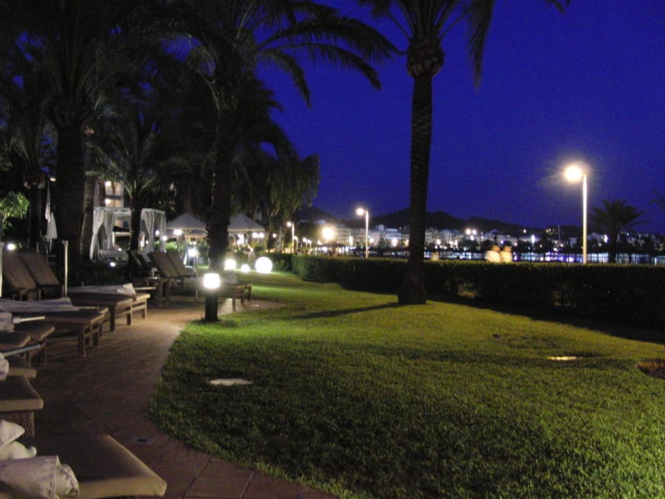 Gartenanlage am Abend VIVA Golf - Adults only 18+