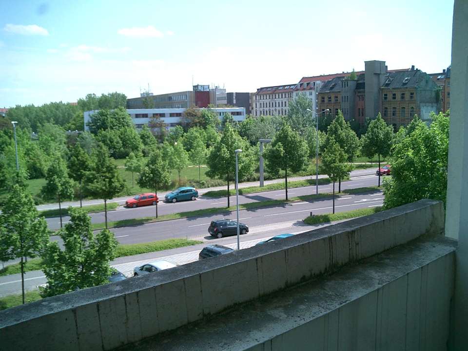 Balkonausblick (rechts) Days Inn Leipzig City Centre